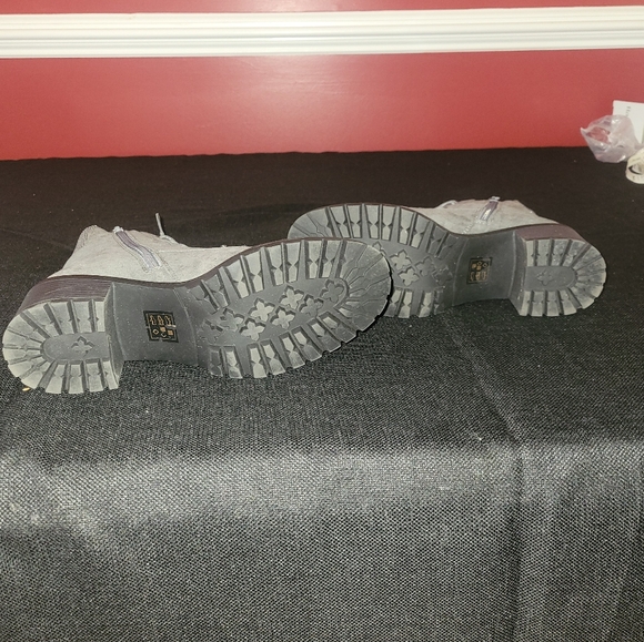 Suede Boots - Picture 5 of 6